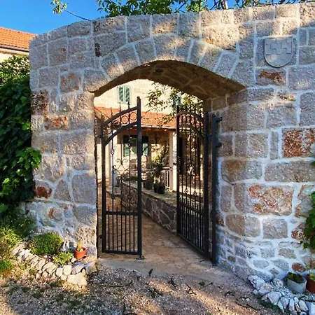Villa Bilini Dvori - House With Swimming Pool Runovic
