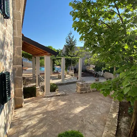 Bilini Dvori - House With Swimming Pool Villa