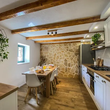 Bilini Dvori - House With Swimming Pool Villa