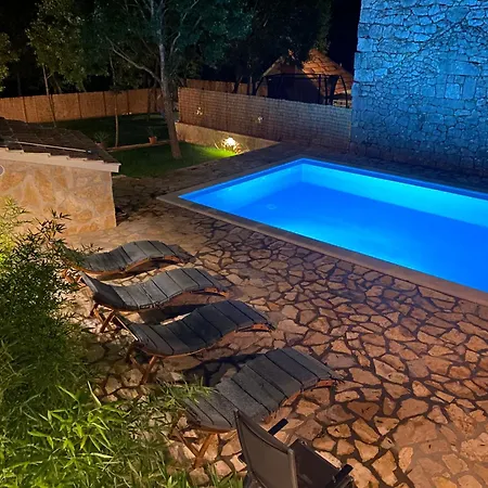 Bilini Dvori - House With Swimming Pool * Runovic