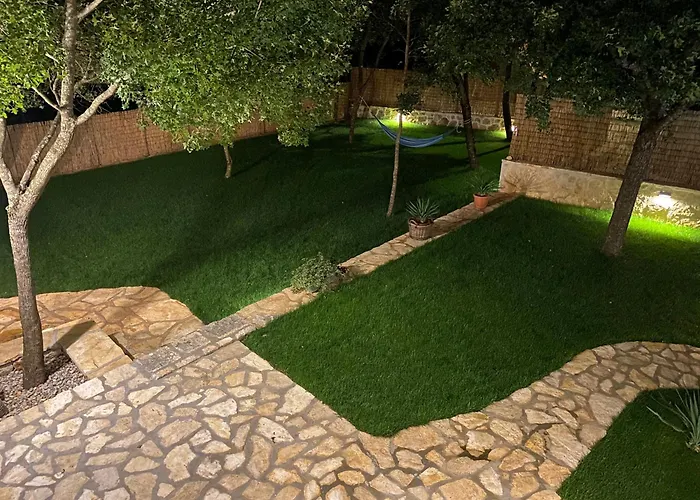 Bilini Dvori - House With Swimming Pool