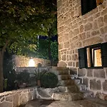 Bilini Dvori - House With Swimming Pool *