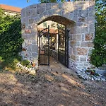 Bilini Dvori - House With Swimming Pool Villa