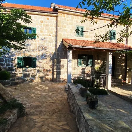 Bilini Dvori - House With Swimming Pool Runovic