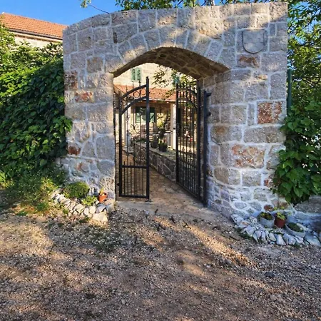 Bilini Dvori - House With Swimming Pool Villa